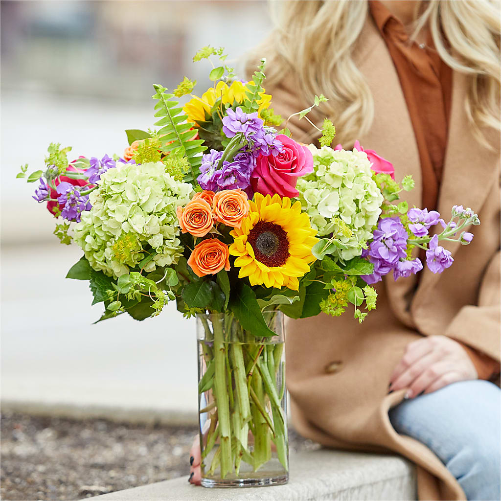 Vibrant Greetings Bouquet –  Guilles Flower Shop And Catering, San Jose CA